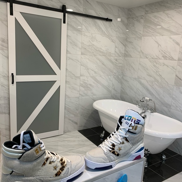 Converse - Picture 3 of 5